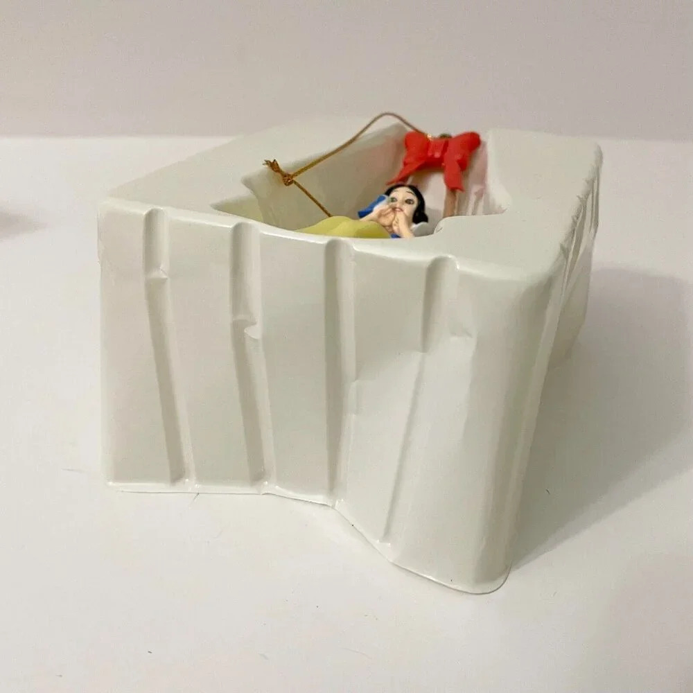 Vintage Snow White Disney Christmas Magic Collectible Ornament - Picture 9 of 16